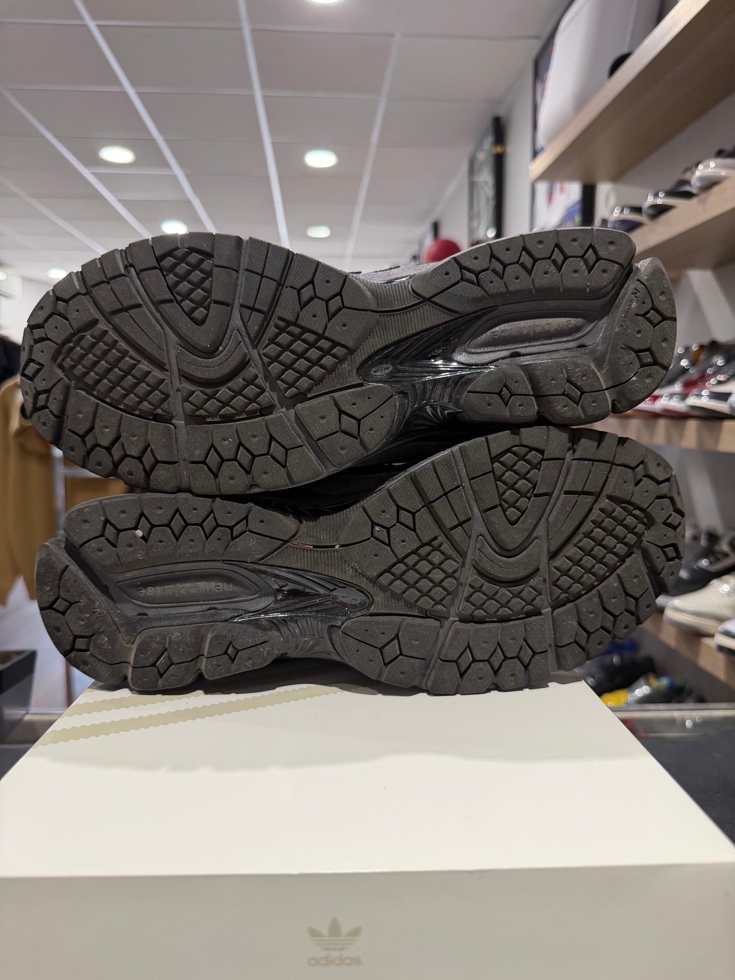 NB 2002R Black Dark Gray