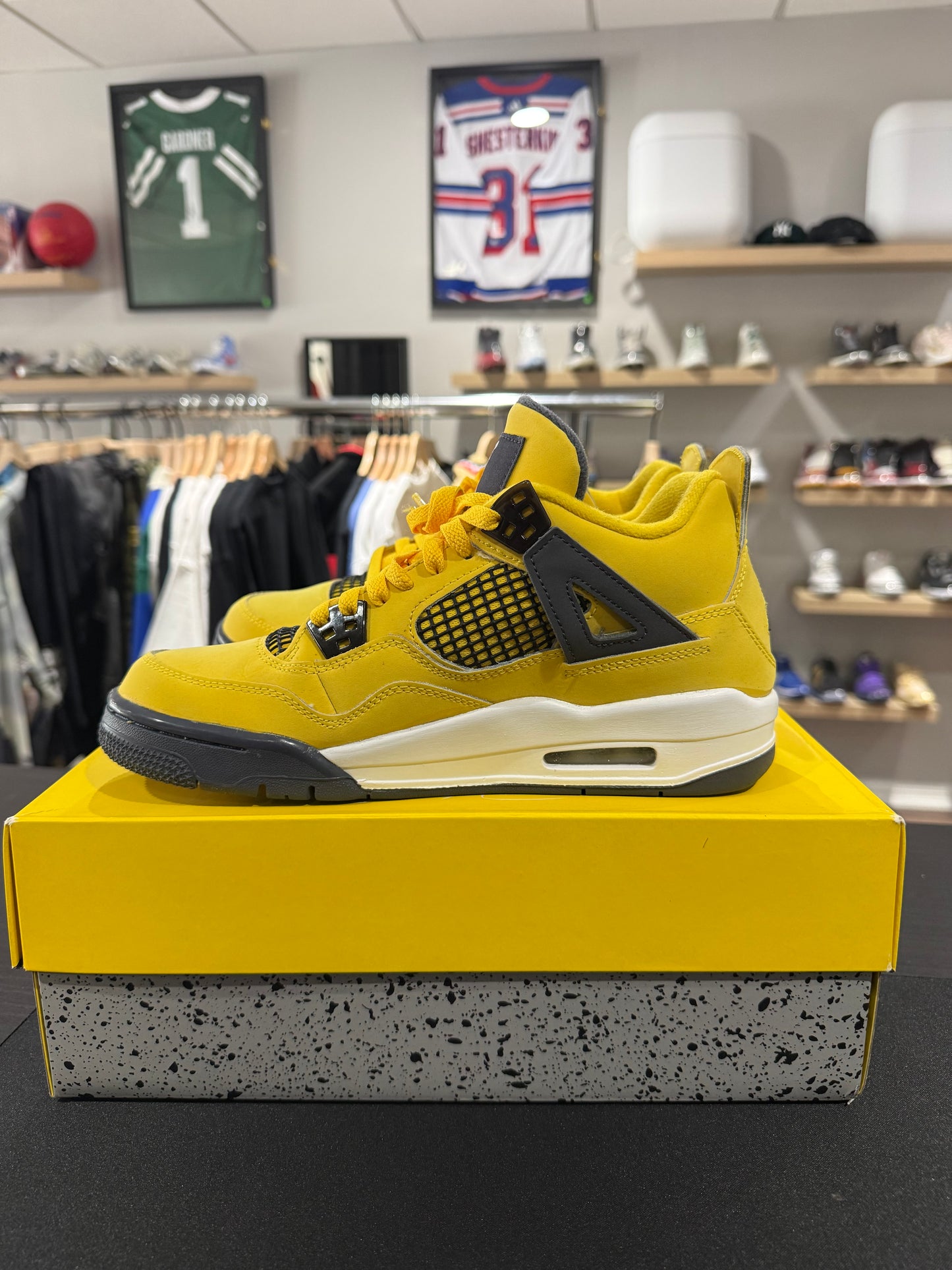 Jordan 4 Retro Lightning