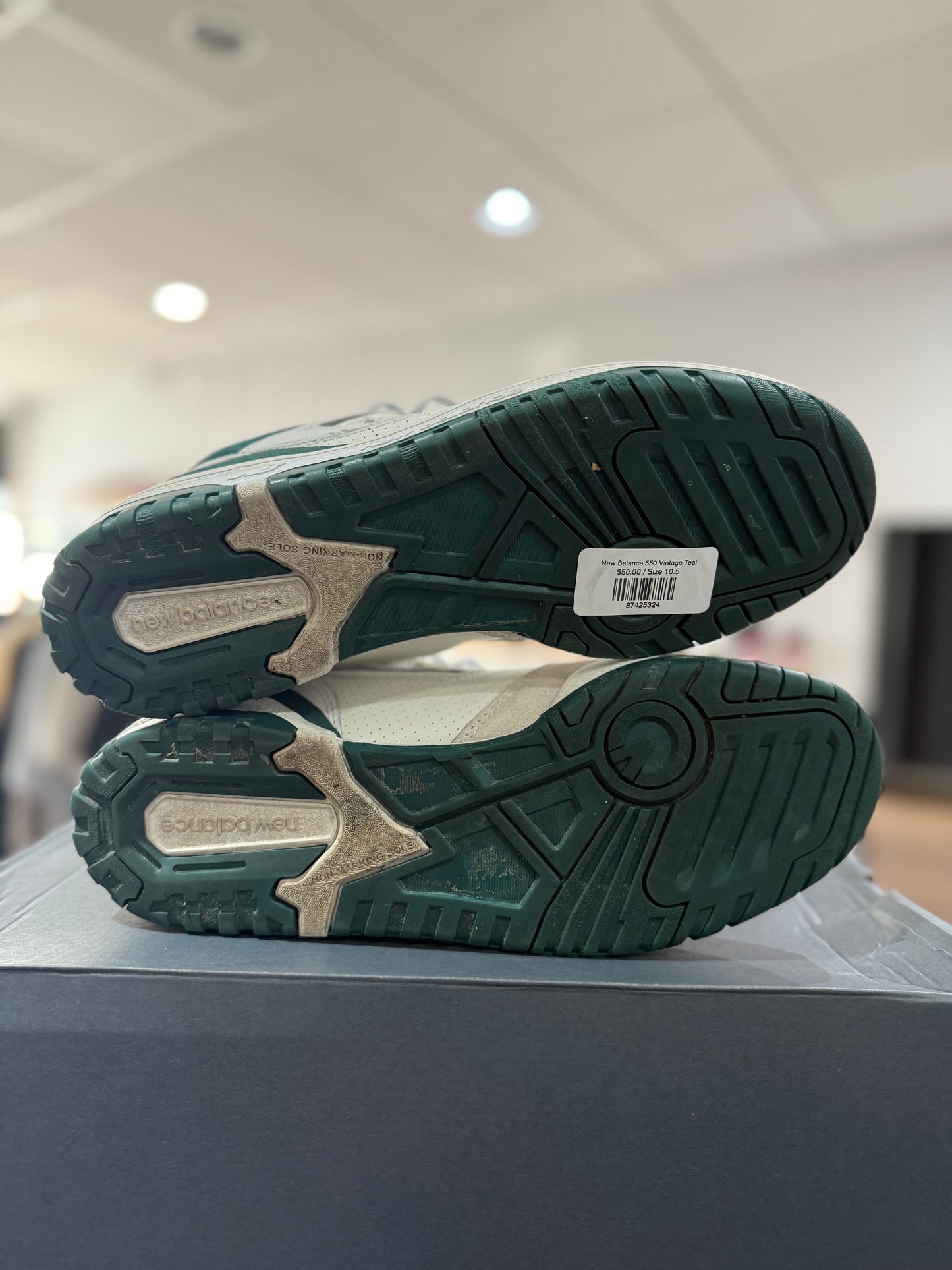 Vintage Teal 550 New Balance (Used)