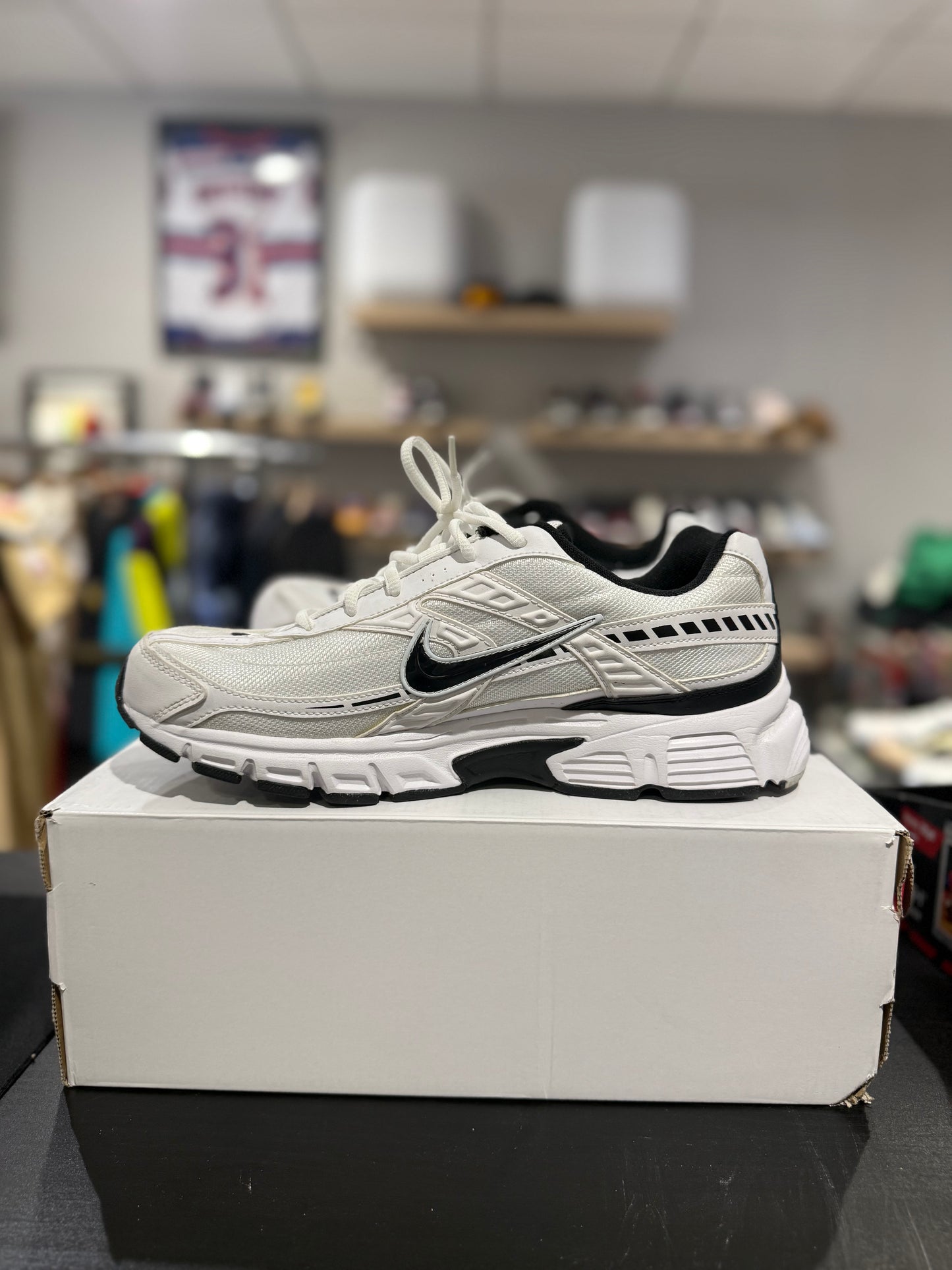 Initiator White Black
