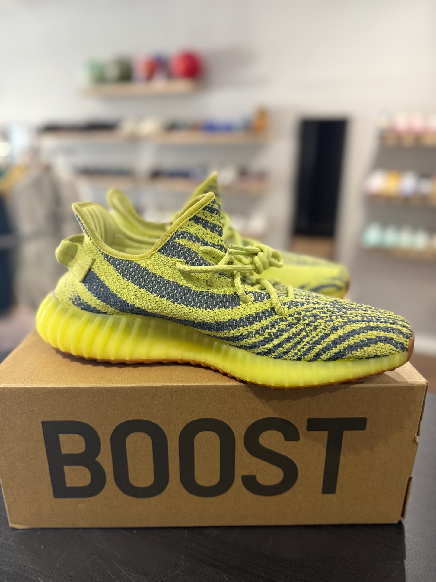 Yeezy 350 V2 Semi Frozen Yellow (Used)