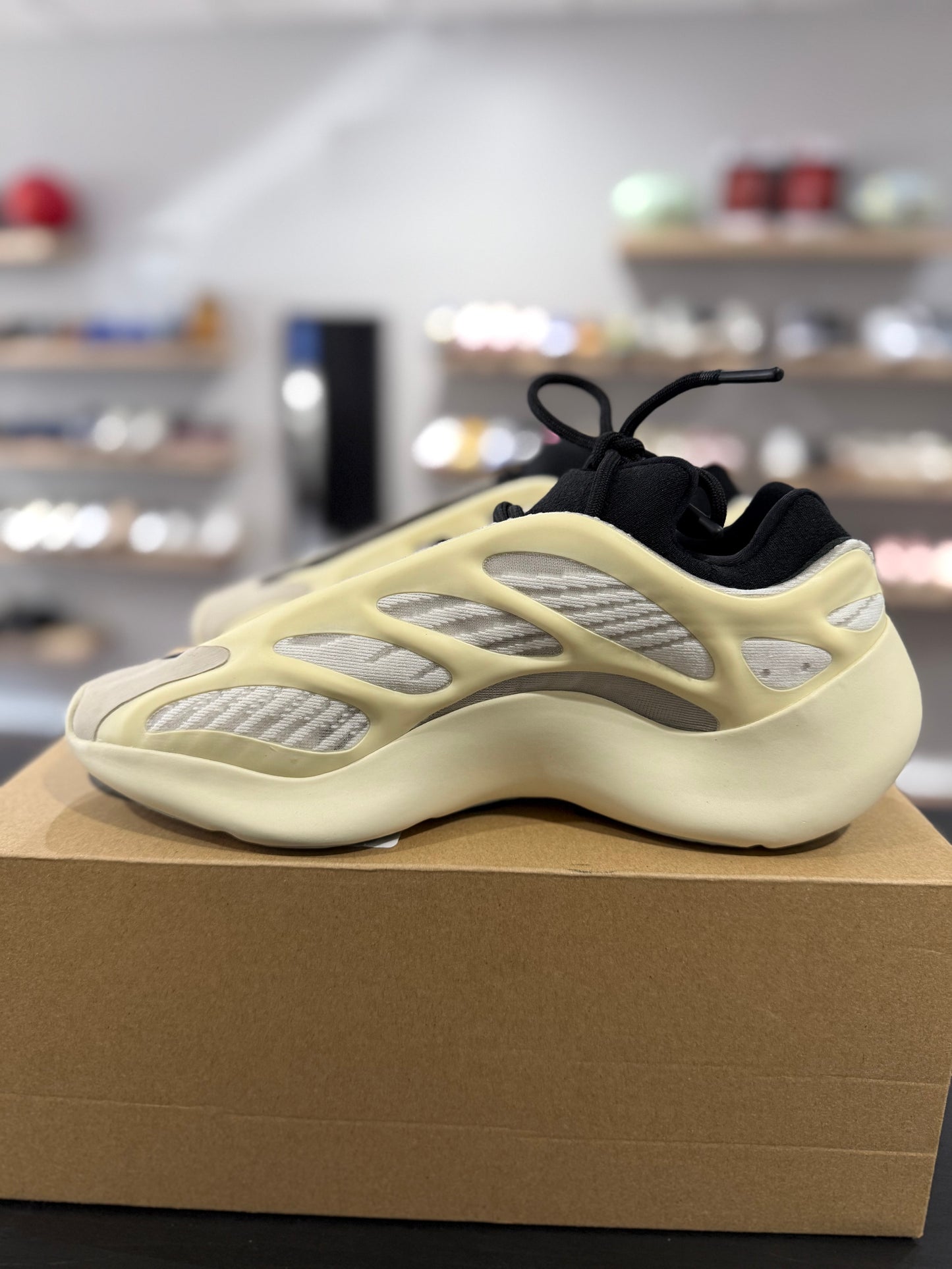 Azeal Yeezy 700 V3 (Used)