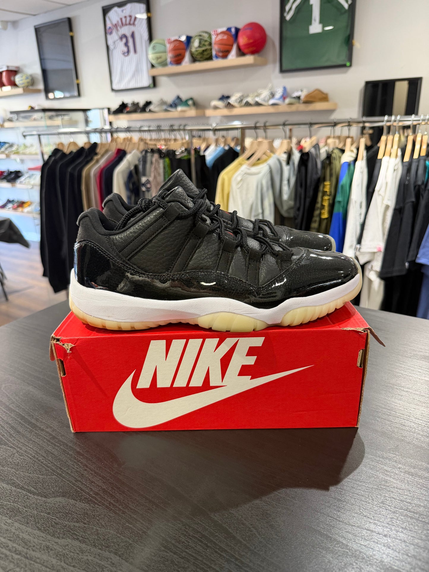 Jordan 11 Low 72-10