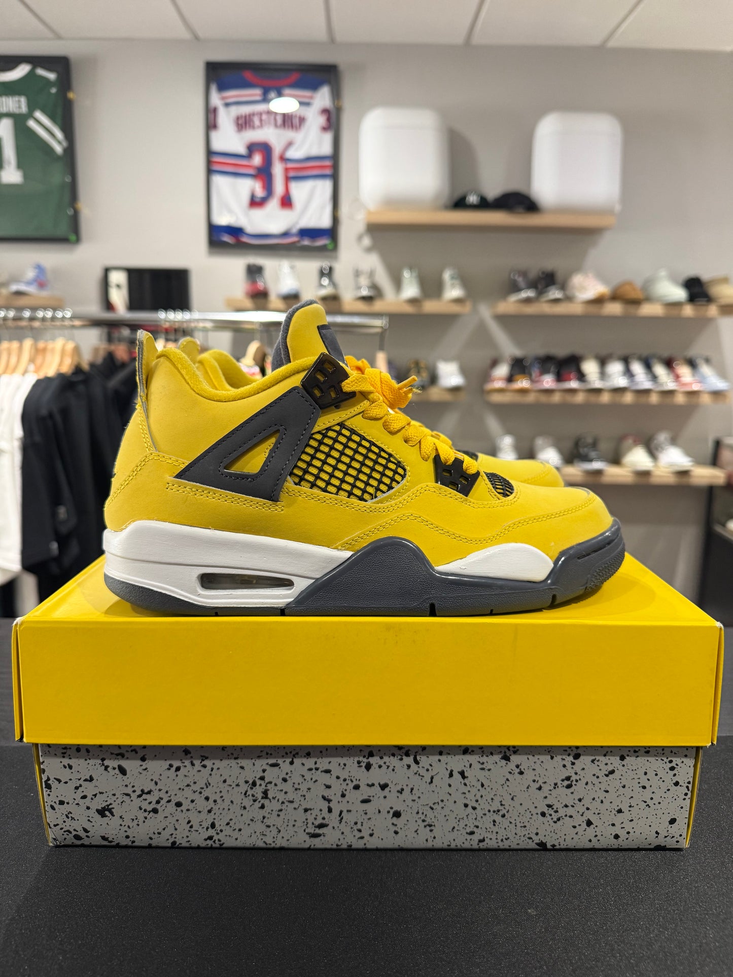 Jordan 4 Retro Lightning