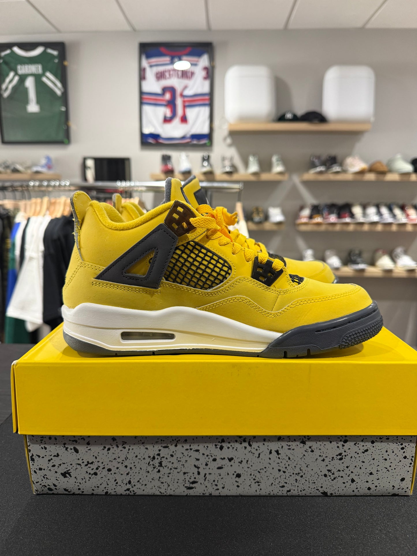 Jordan 4 Retro Lightning