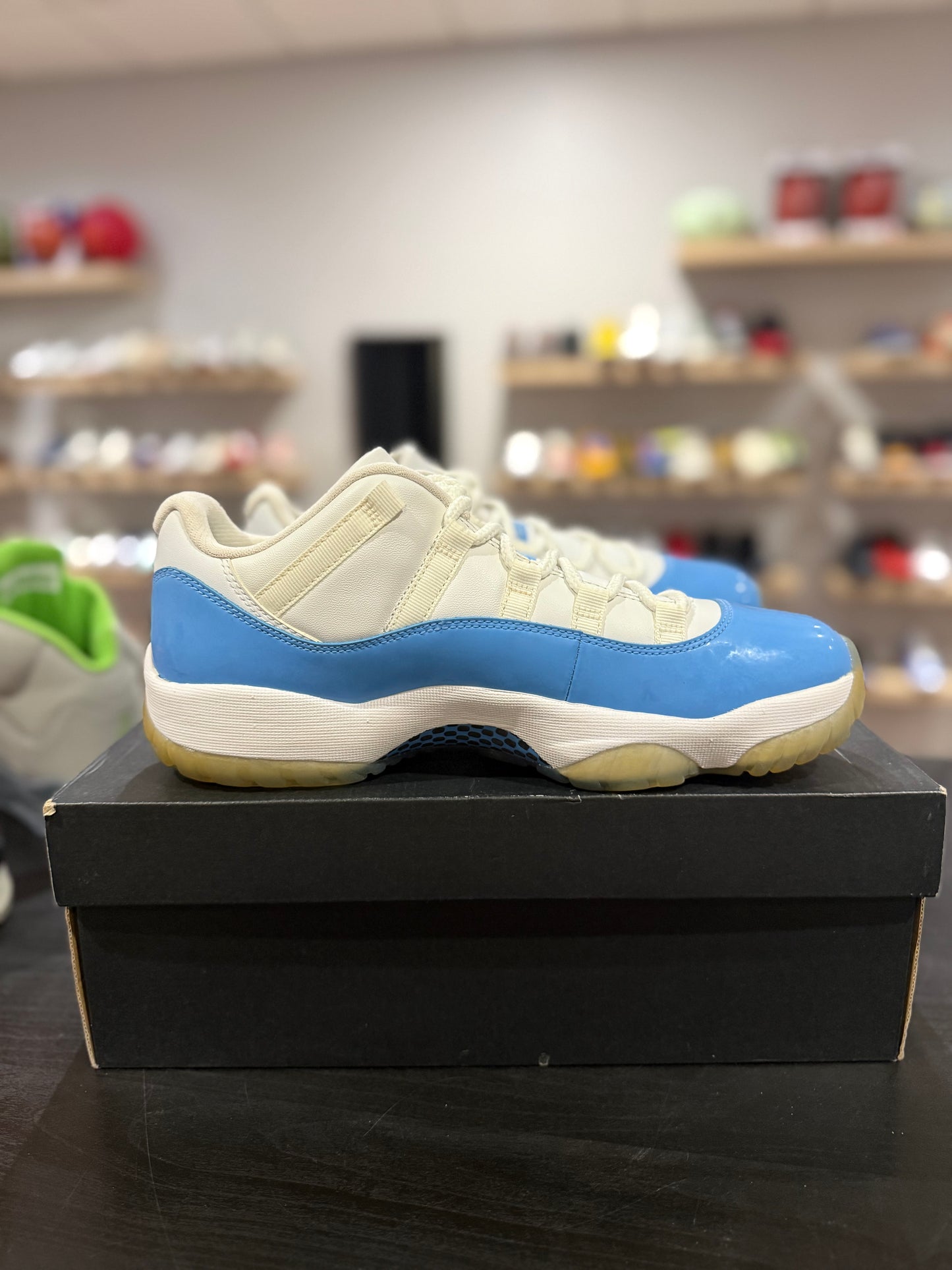 Jordan 11 Low UNC