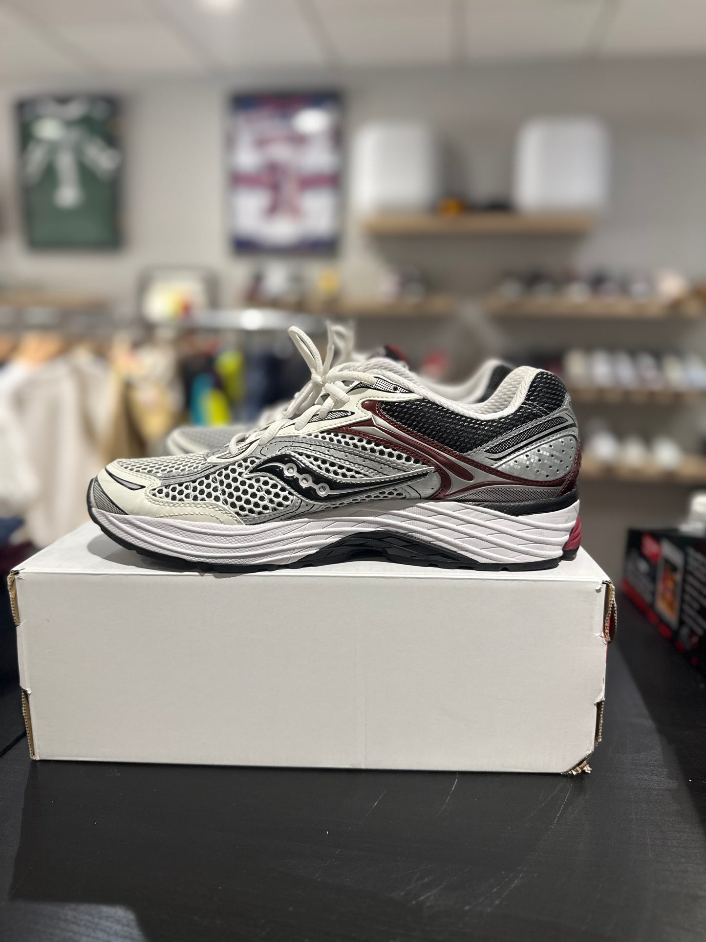 Saucony ProGrid Omni 9 OG White Silver Red
