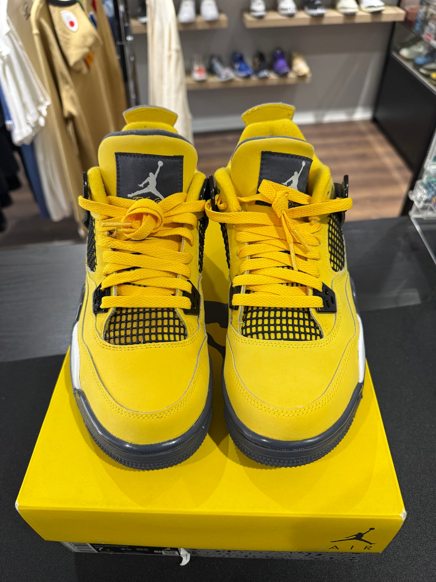 Jordan 4 Retro Lightning