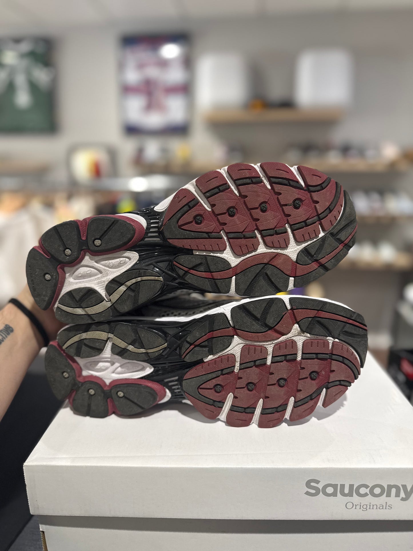 Saucony ProGrid Omni 9 OG White Silver Red
