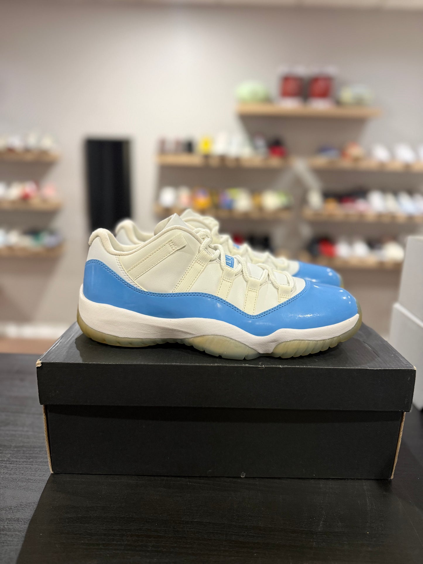 Jordan 11 Low UNC