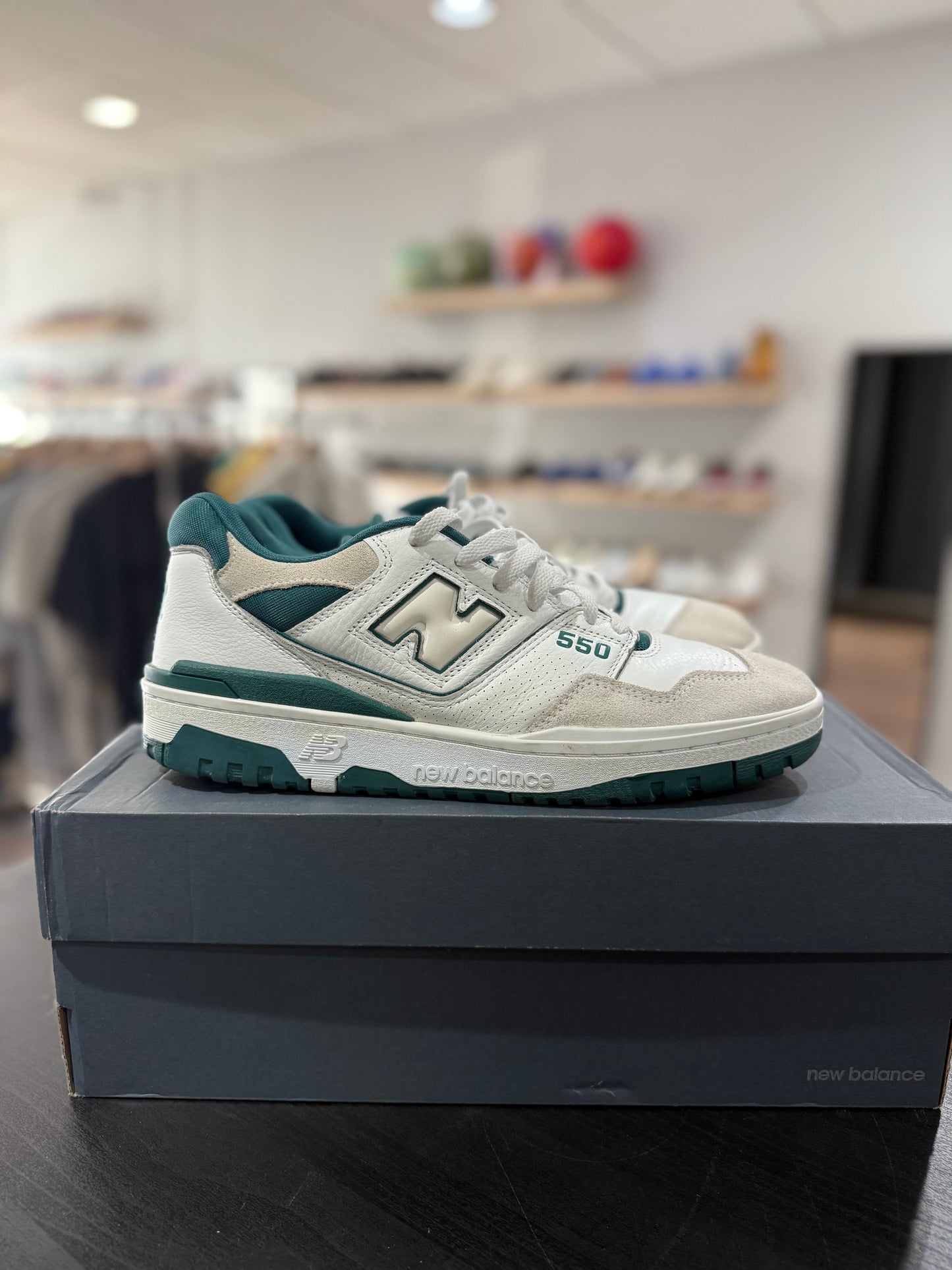 Vintage Teal 550 New Balance (Used)