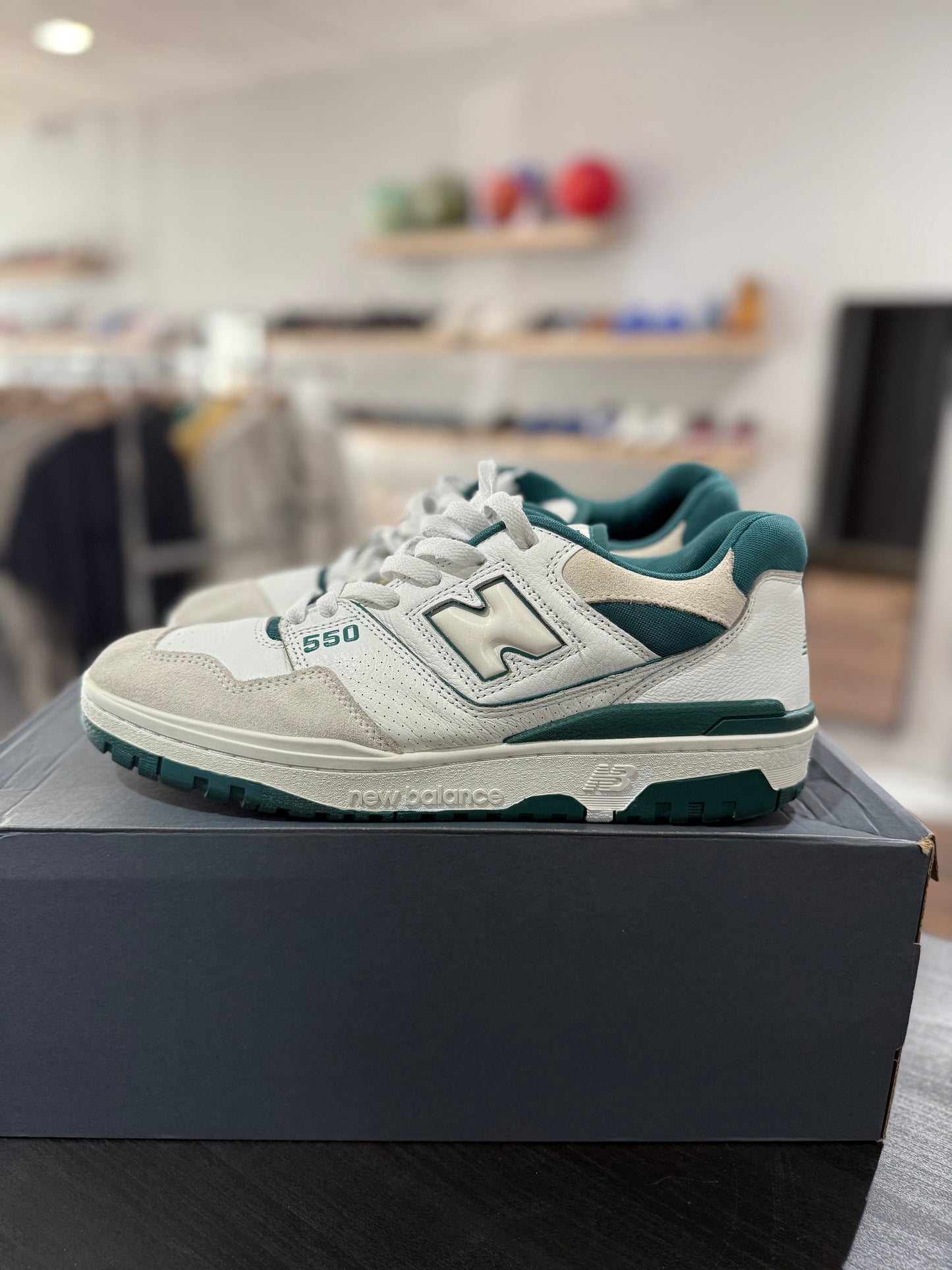 Vintage Teal 550 New Balance (Used)