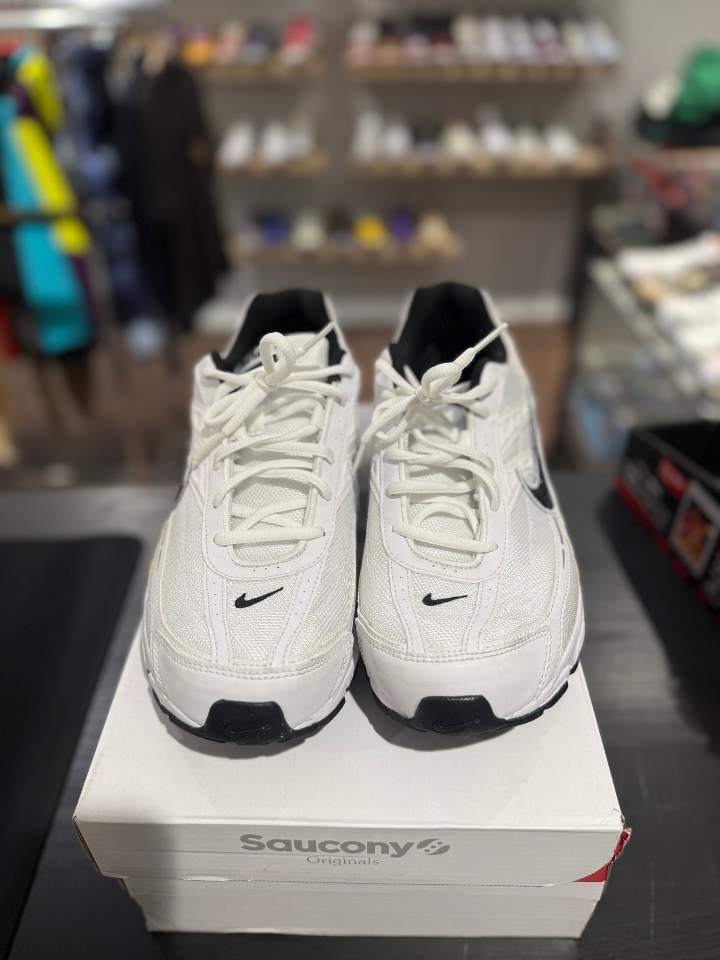 Initiator White Black