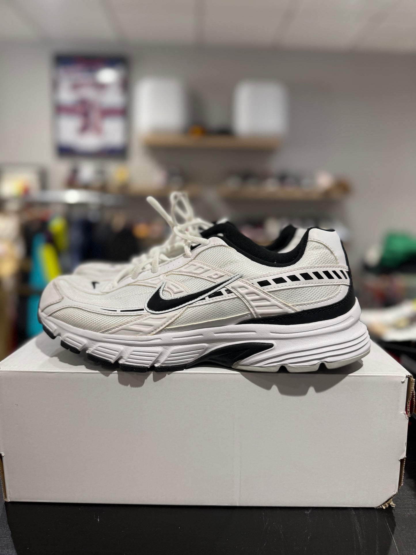 Initiator White Black