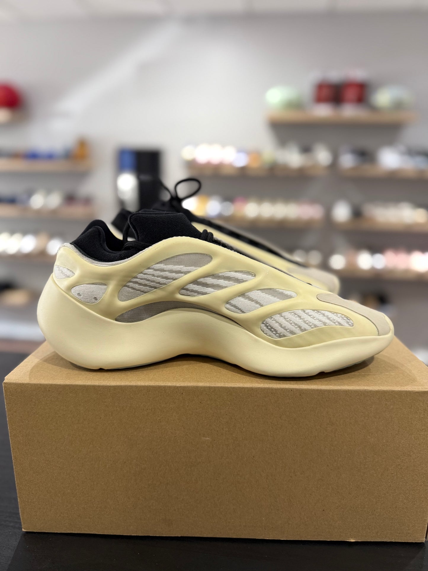 Azeal Yeezy 700 V3 (Used)