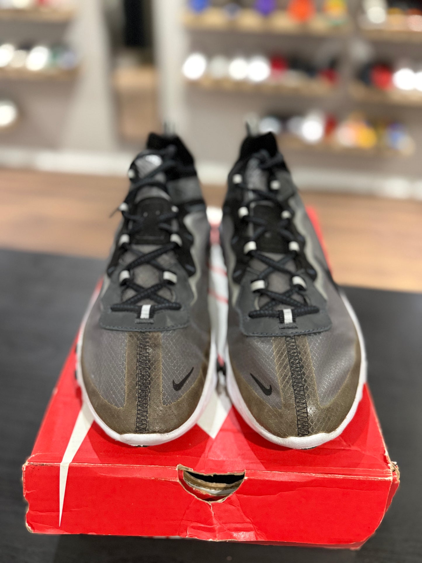 React 87 Anthracite Black