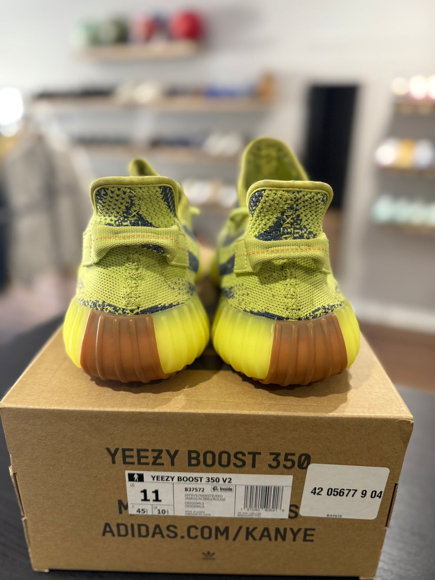 Yeezy 350 V2 Semi Frozen Yellow (Used)