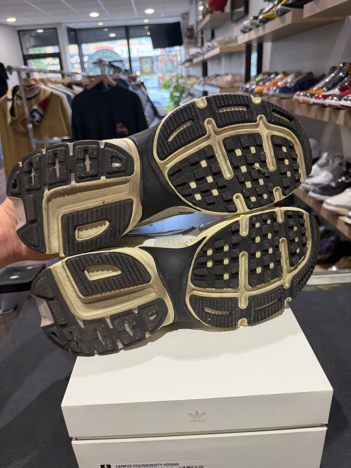 V2K Run Summit White Metallic Silver