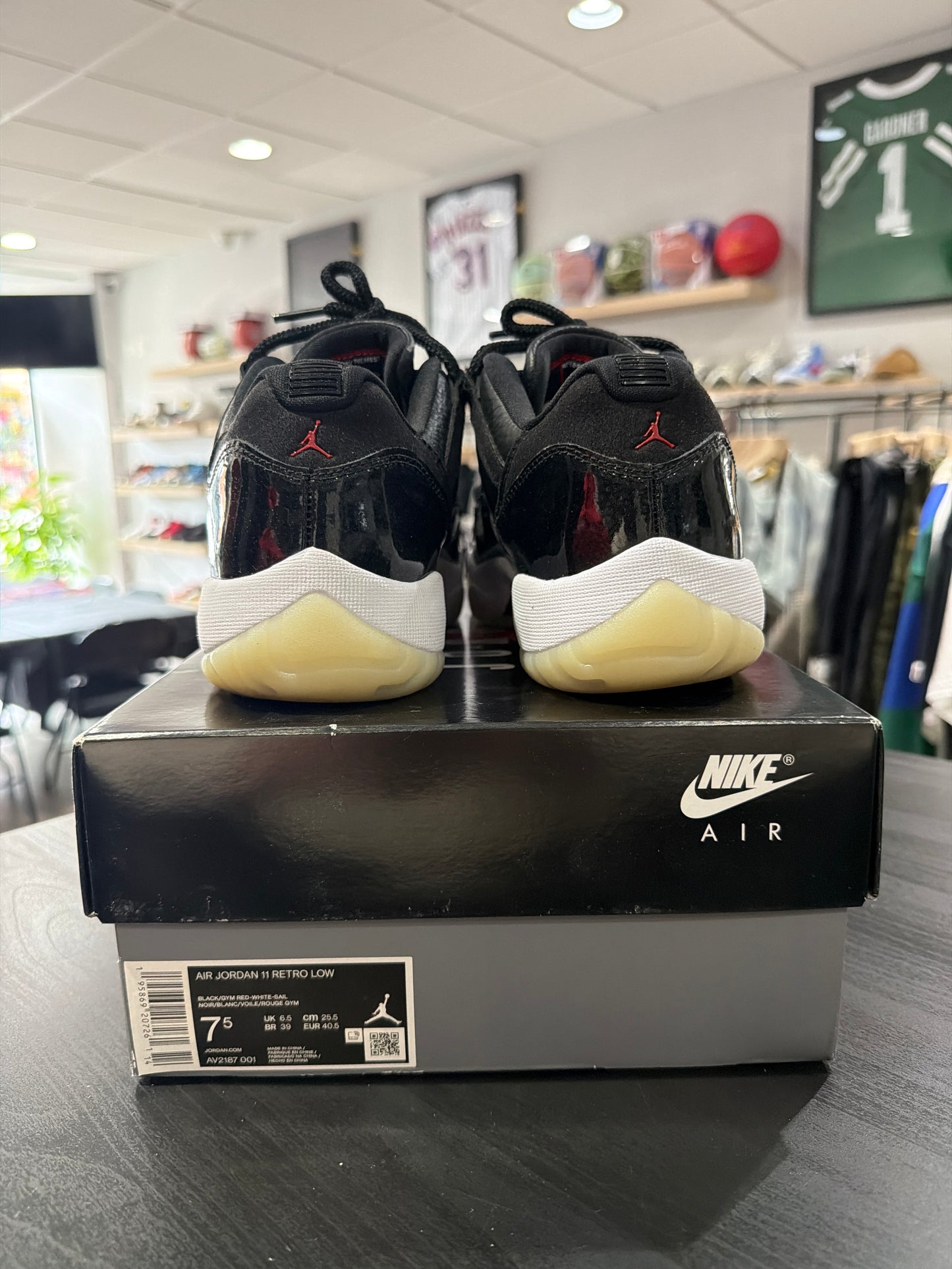 Jordan 11 Low 72-10