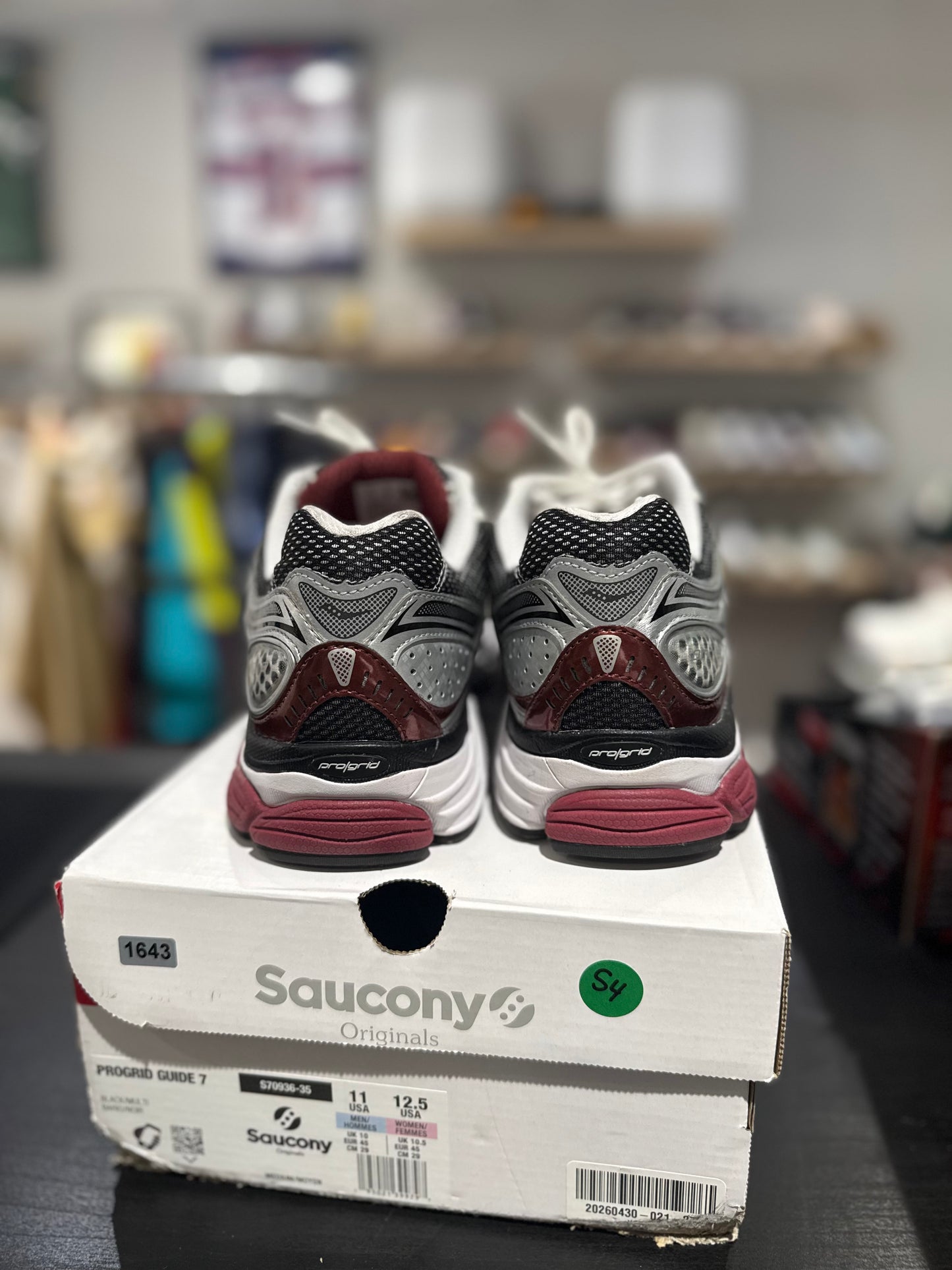 Saucony ProGrid Omni 9 OG White Silver Red