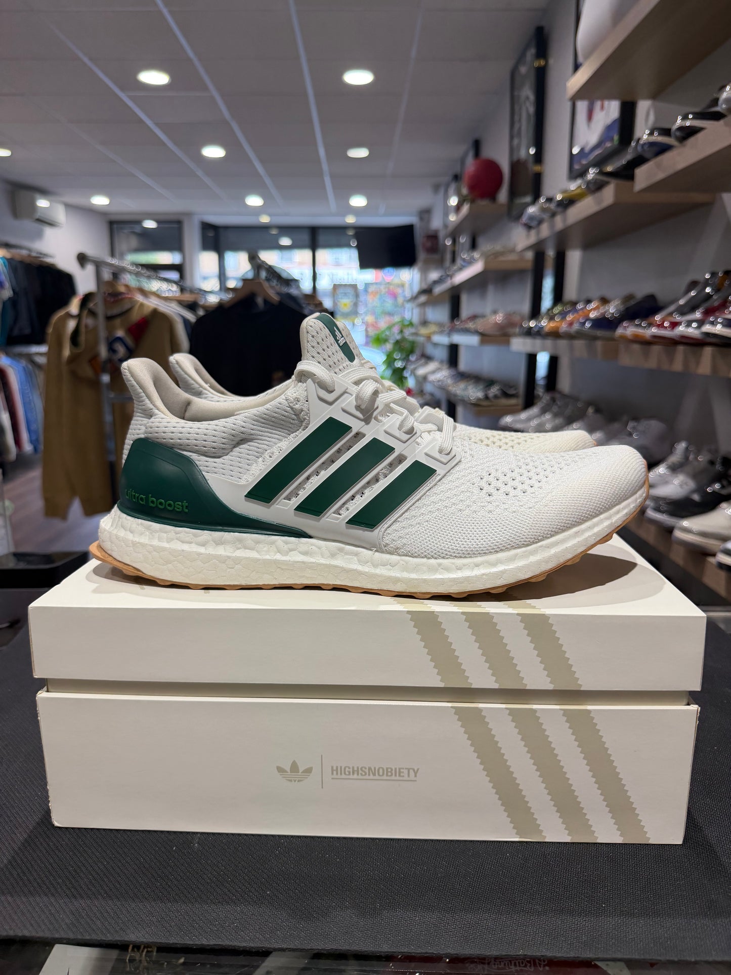 Ultra Boost 1.0 Cloud White/Collegiate Green/Gum