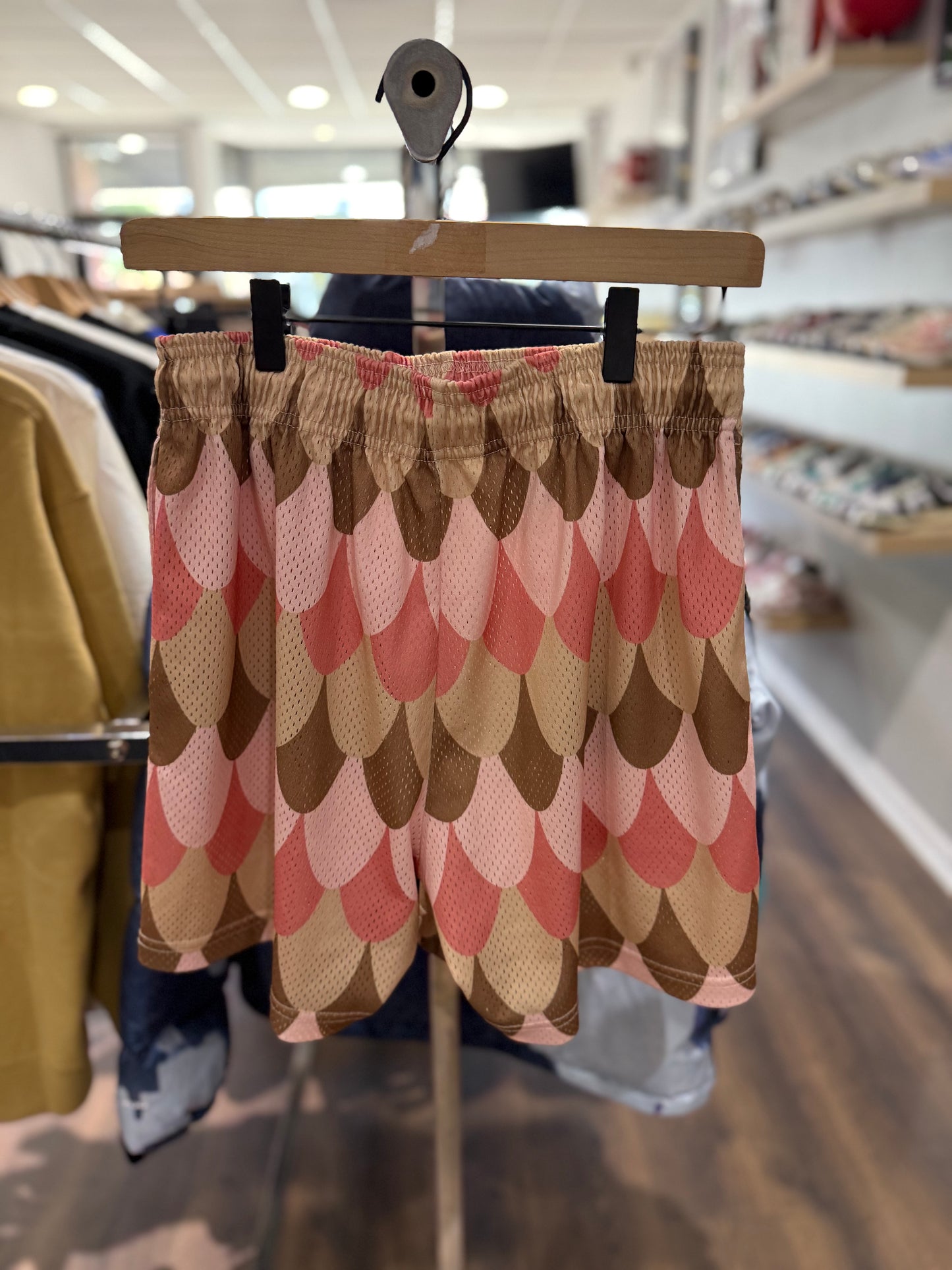 Eric Emanuel EE Basic Short Pink Brown Fish Scale Scallop Print