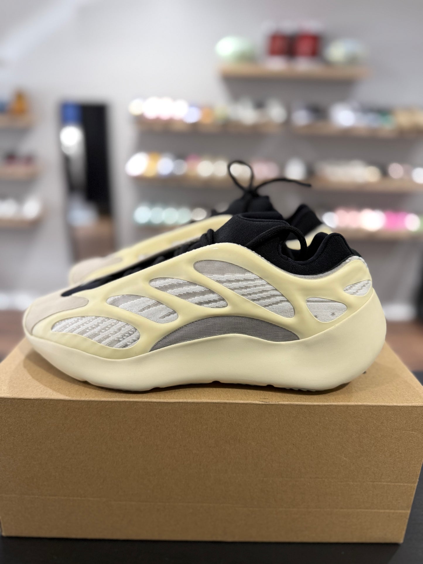 Azeal Yeezy 700 V3 (Used)