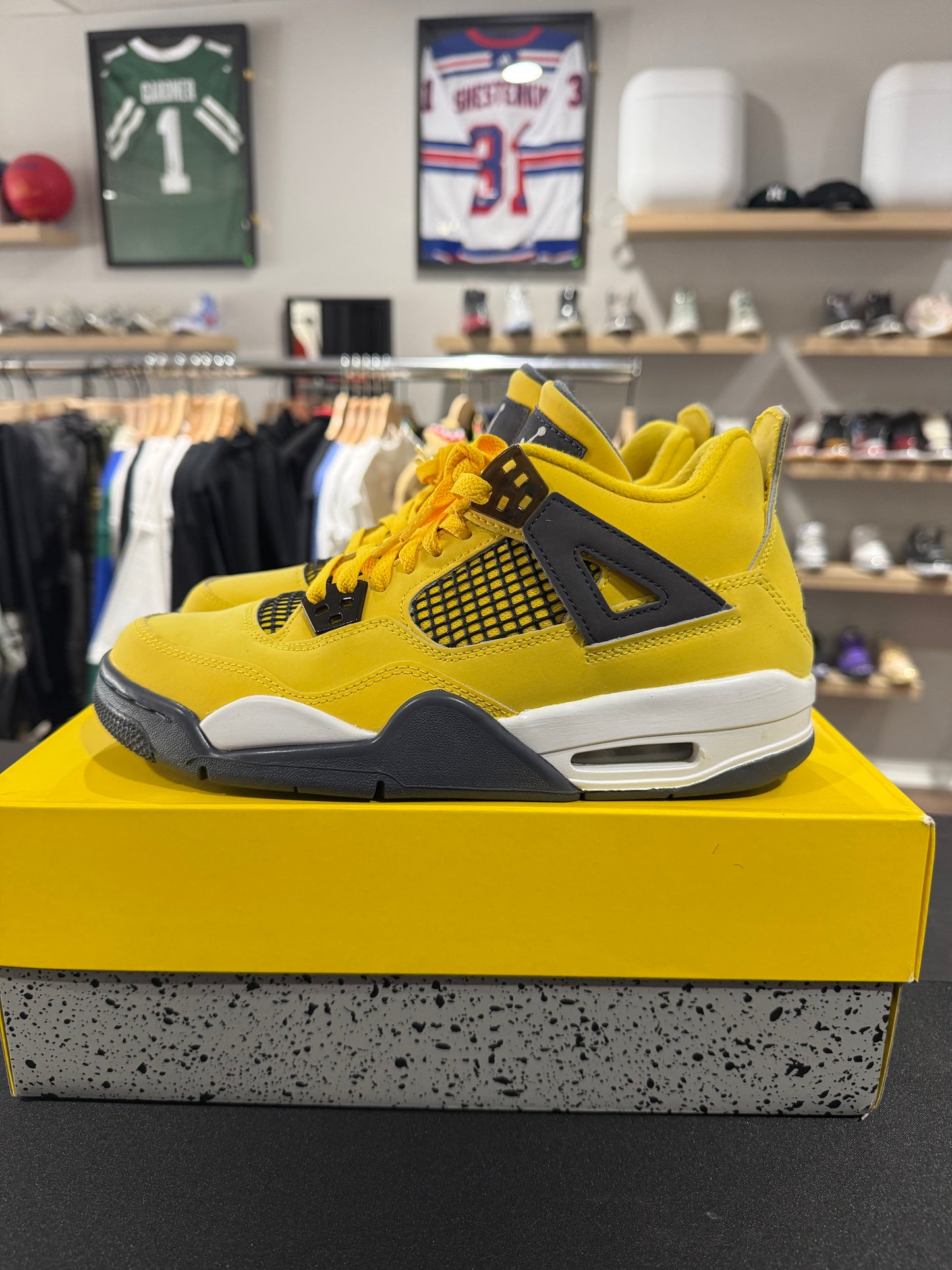 Jordan 4 Retro Lightning