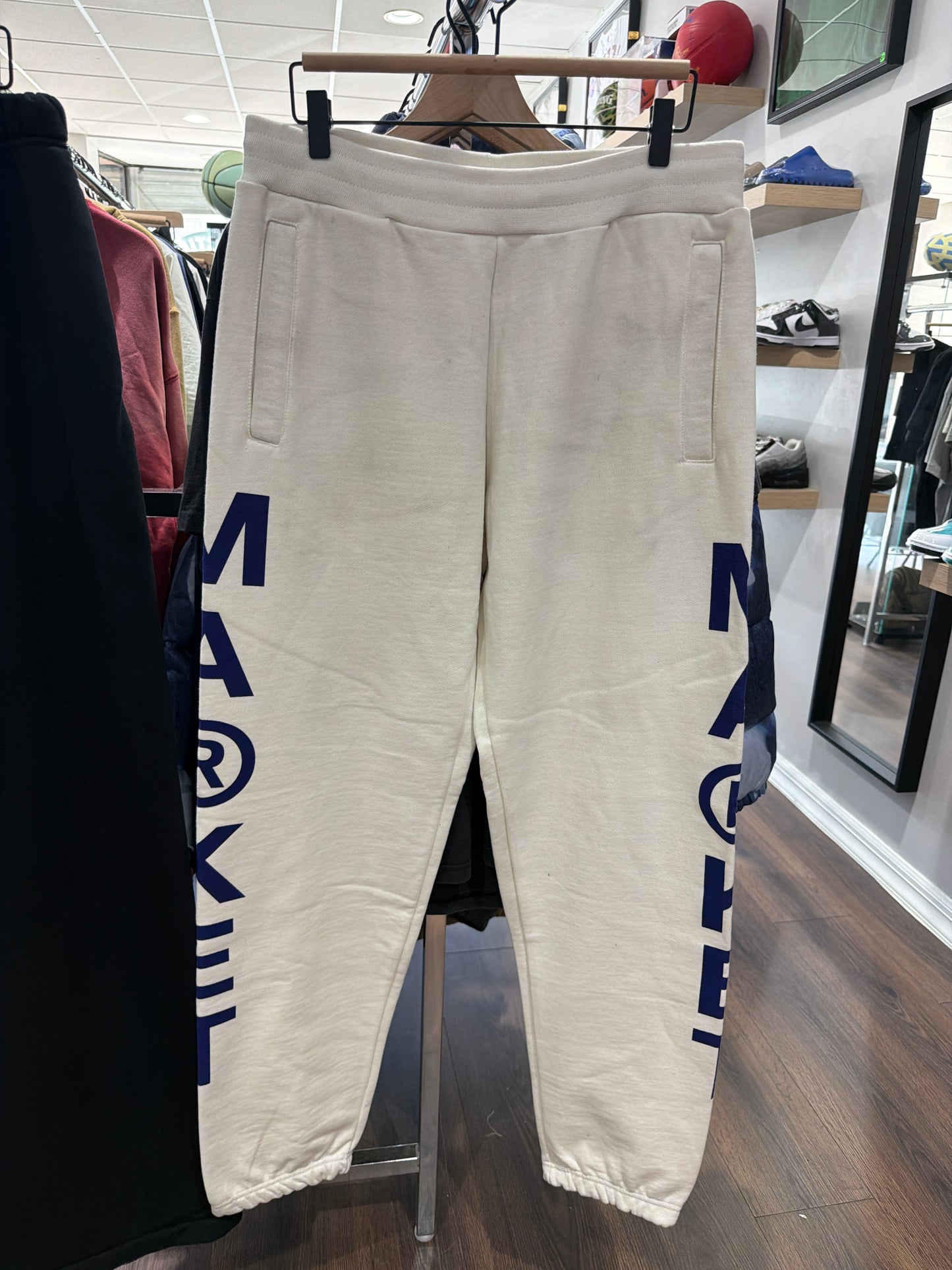 Ma®ket Sweatpant White