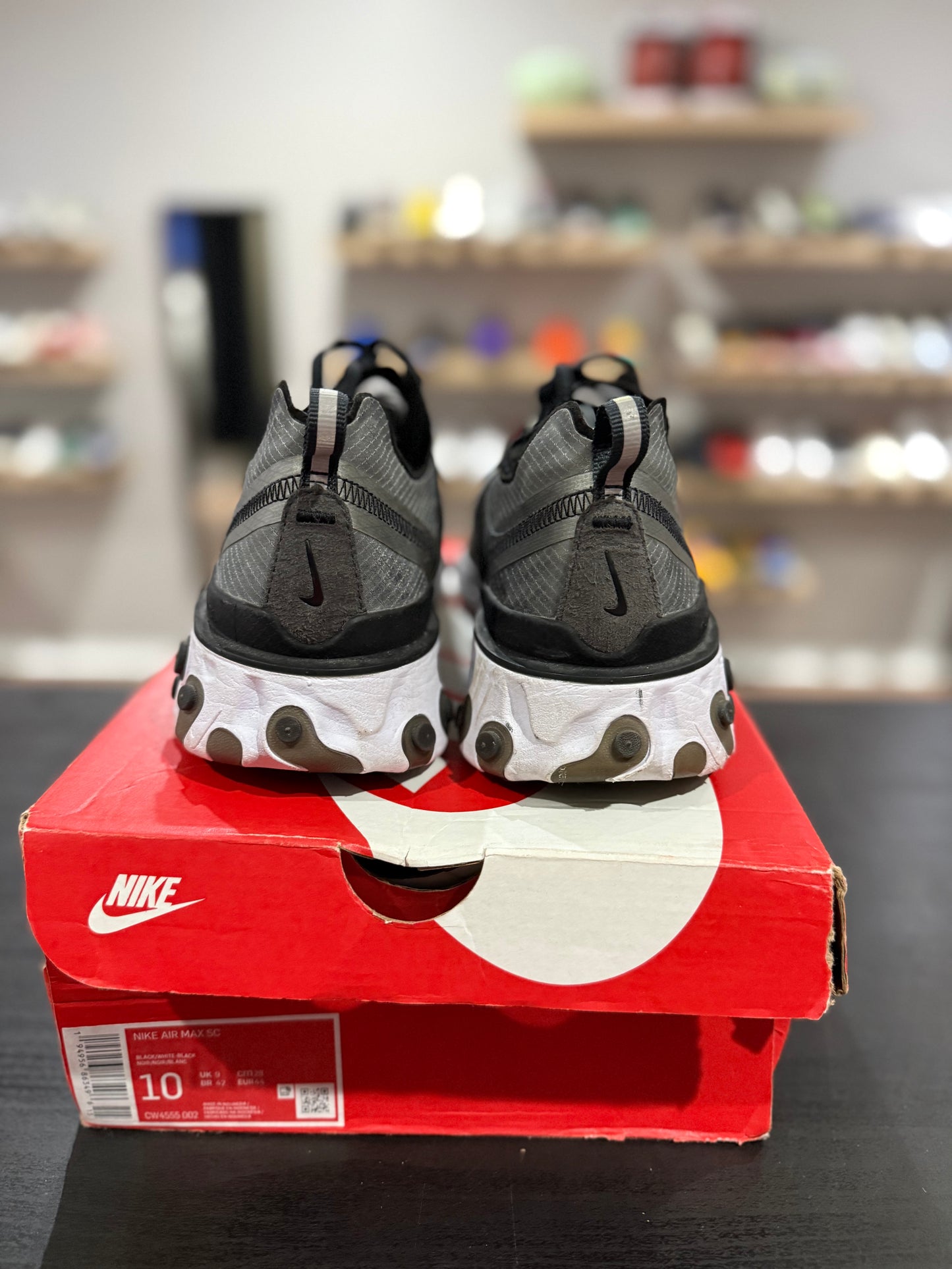 React 87 Anthracite Black