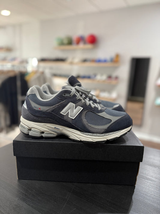 Navy/Grey 2002R New Balance (Used)