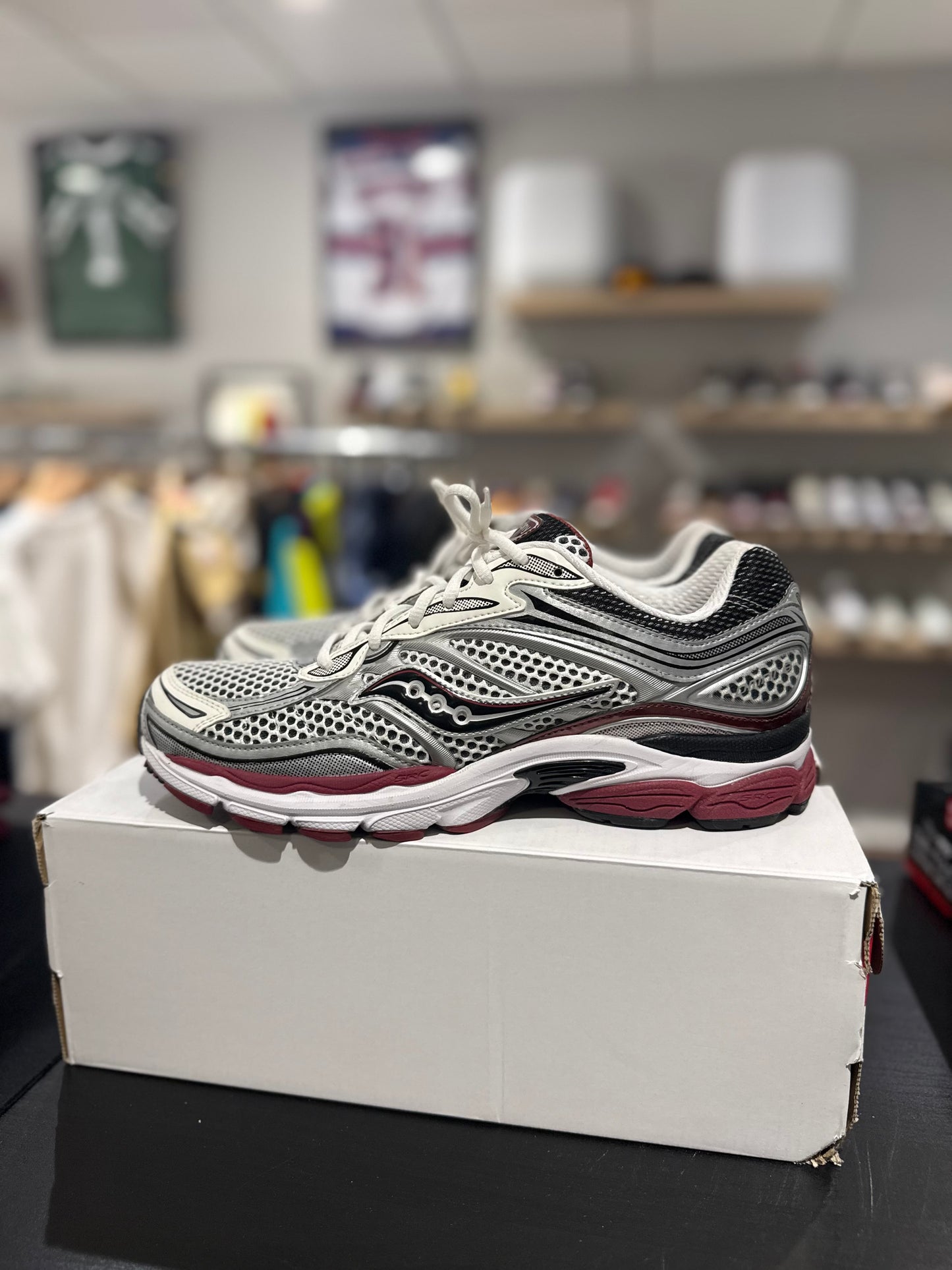 Saucony ProGrid Omni 9 OG White Silver Red