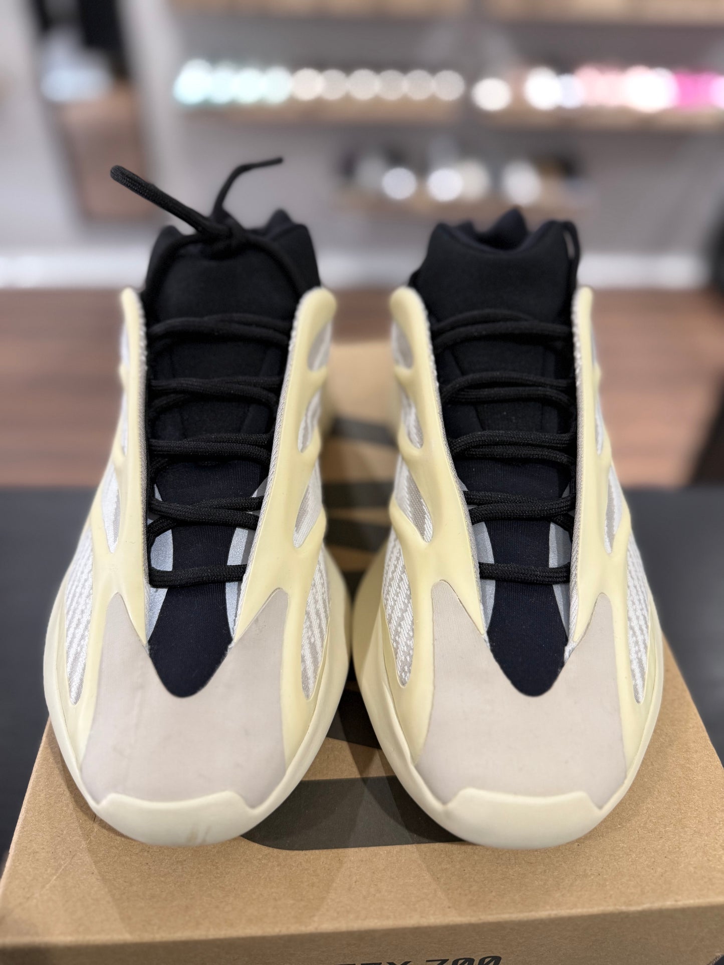 Azeal Yeezy 700 V3 (Used)