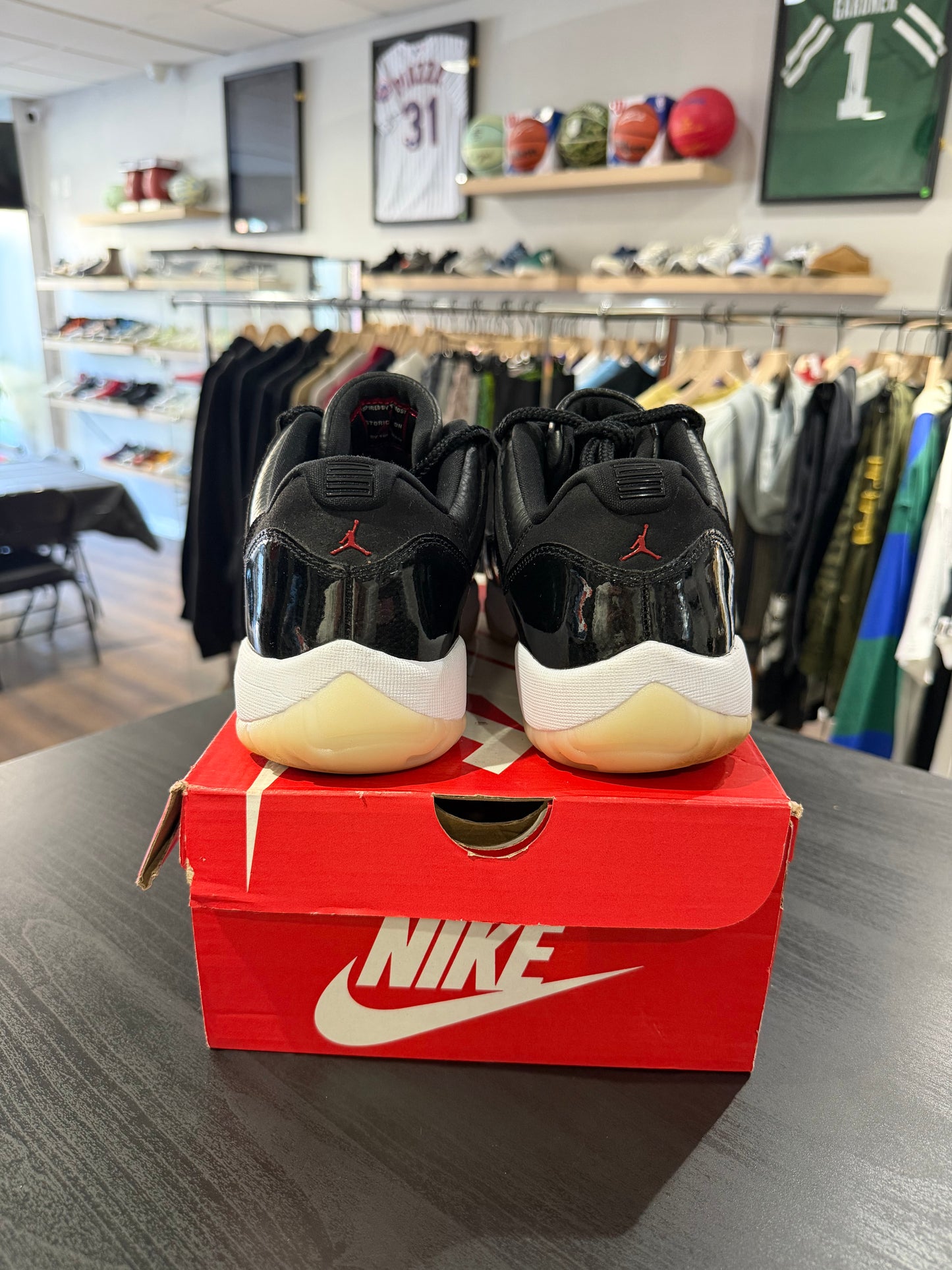 Jordan 11 Low 72-10