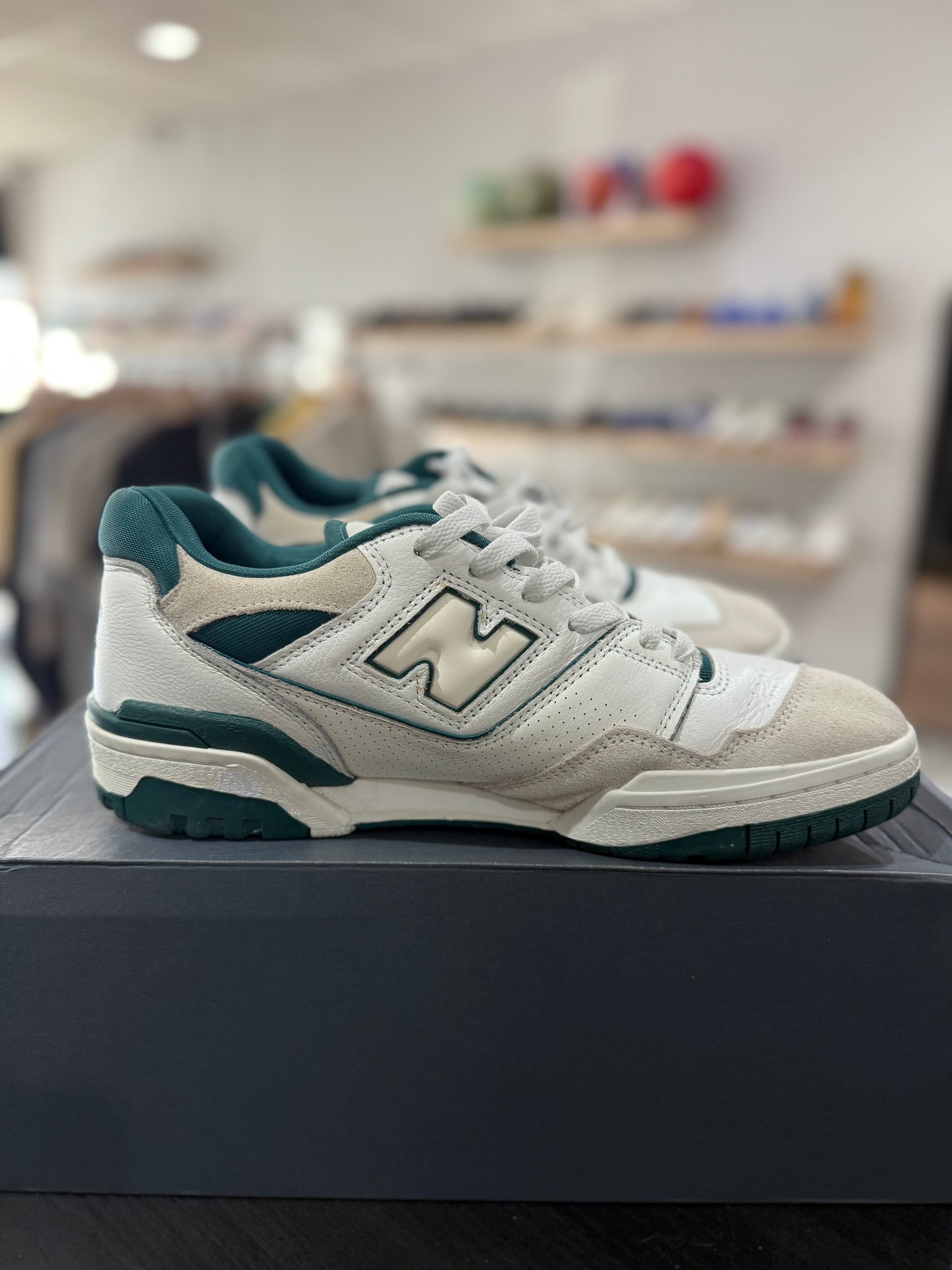 Vintage Teal 550 New Balance (Used)